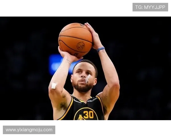 库里三分球总数突破四千大关再创历史第一人神迹震撼全场