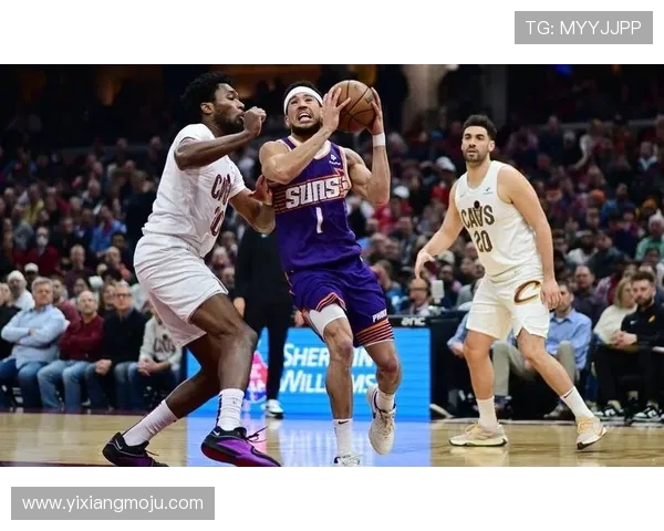 德文布克引领太阳队崛起成NBA新星展现无与伦比的篮球才华与领导力 德文布克引领太阳队崛起成NBA新星展现无与伦比的篮球才华与领导力