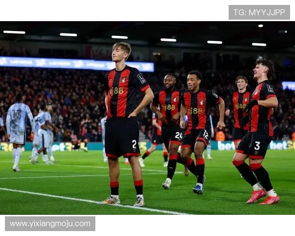 曼联主场迎战伯恩茅斯争夺英超关键三分的激烈对决