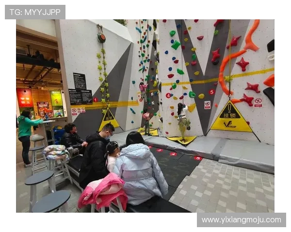 南京攀岩队与武汉攀岩队赛后复盘探讨团队协作的成功与不足
